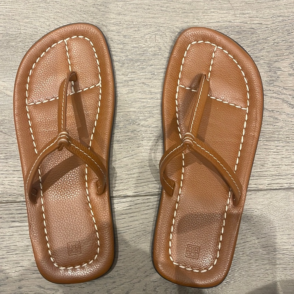 Toteme thong-strap slide. Size 37. Worn a few times. Authentic.